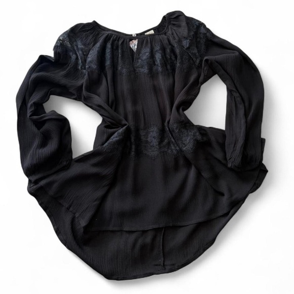 ‎Spliced Lace Top - Picture 3 of 16